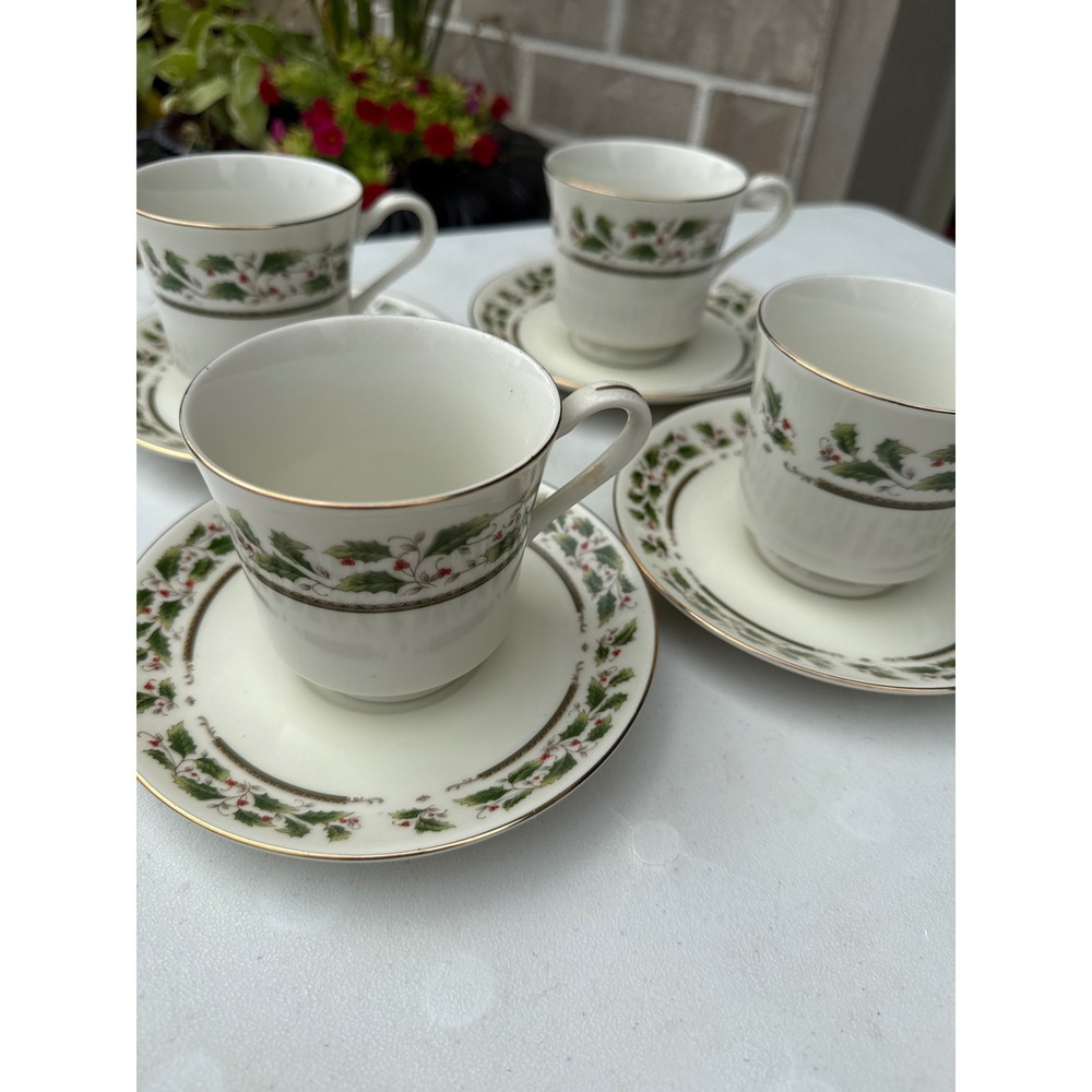 Royal Limited Holly Holiday Tea Cup Saucer Set 4 Christmas Porcelain Japan Gold